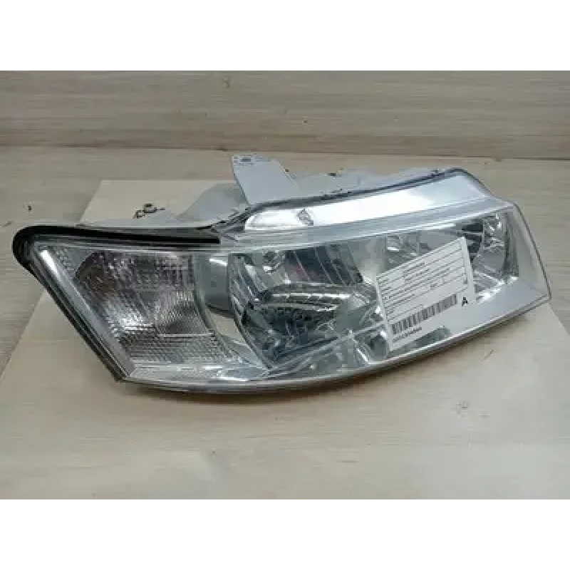 HOLDEN COMMODORE RIGHT HEADLAMP VZ, ADVENTRA SX6/EXECUTIVE/ACCLAIM/EQUIPE, STAND