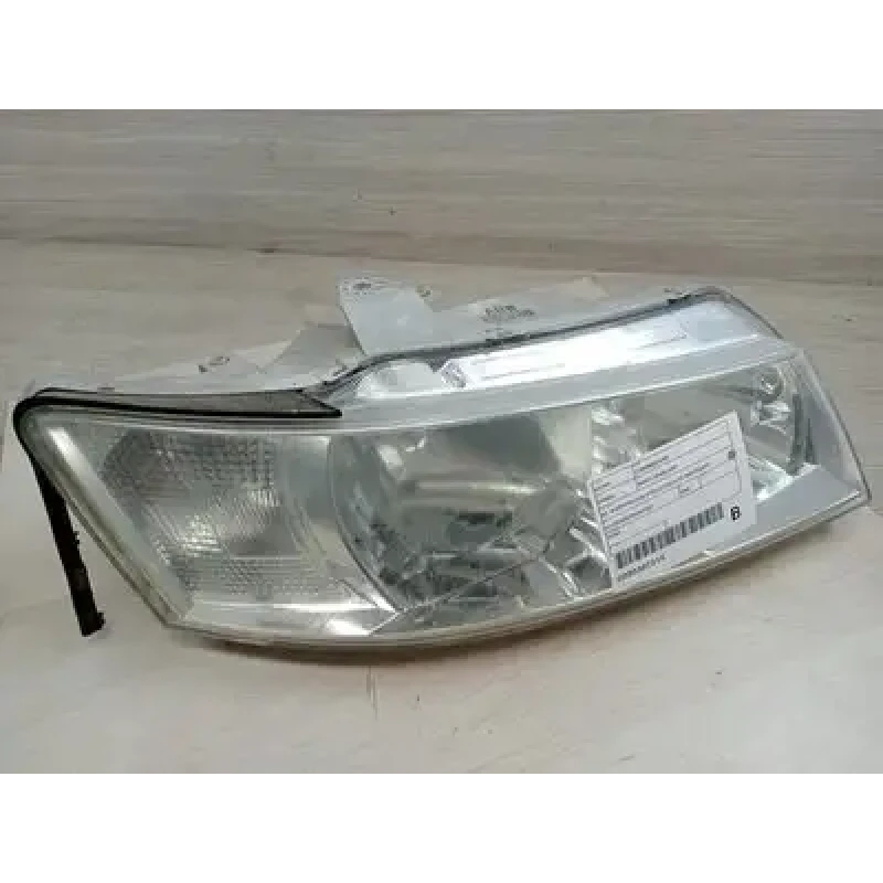 HOLDEN COMMODORE RIGHT HEADLAMP VZ, ADVENTRA SX6/EXECUTIVE/ACCLAIM/EQUIPE, STAND
