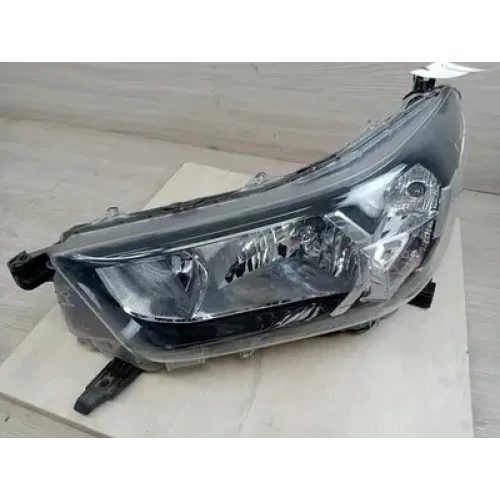 TOYOTA HILUX LEFT HEADLAMP W/ HALOGEN TYPE, BLINKER CLOSER TO THE GUARD, 08/20-