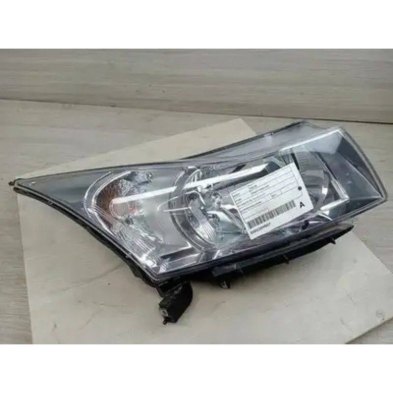 HOLDEN CRUZE RIGHT HEADLAMP JH, EQUIPE/CD, 01/15-01/17 2016