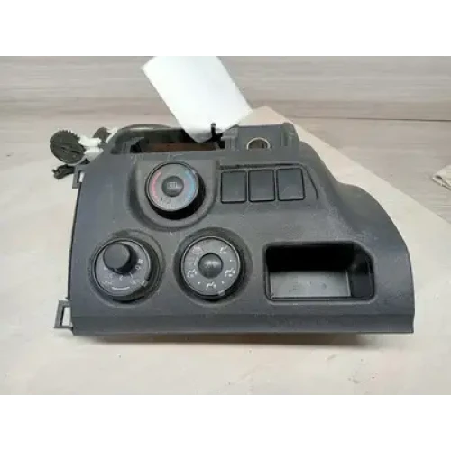 TOYOTA HIACE HEATER/AC CONTROLS TRH/KDH, 03/14-04/19 2015