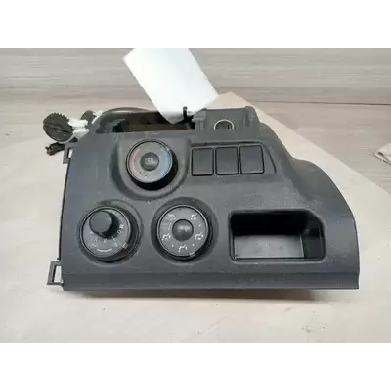 TOYOTA HIACE HEATER/AC CONTROLS TRH/KDH, 03/14-04/19 2015