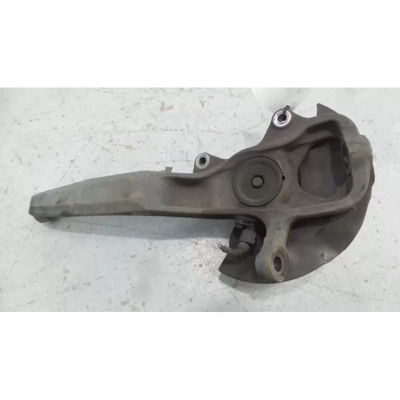 VOLKSWAGEN AMAROK LEFT FRONT HUB ASSEMBLY AUTO, RWD/AWD, DIESEL, 2.0, 2H, 12/10-