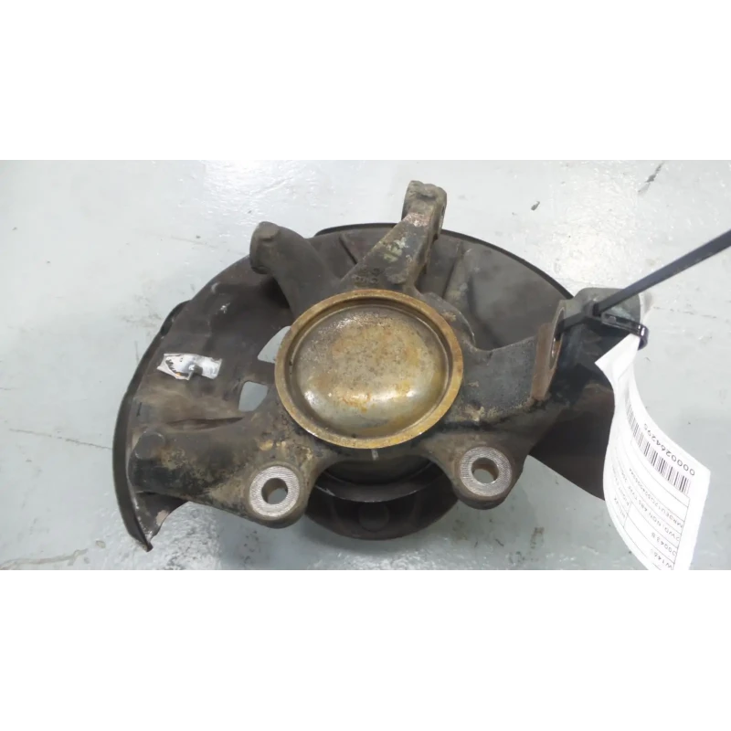 TOYOTA HILUX RIGHT FRONT HUB ASSEMBLY 2WD, NON ABS TYPE (255mm DISC), 02/05-08/1