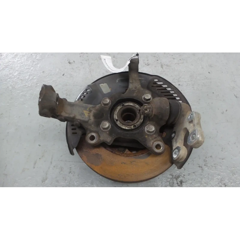 TOYOTA HIACE LEFT FRONT HUB ASSEMBLY TRH/KDH, NON ABS TYPE, 2WD, 03/05-04/19 200