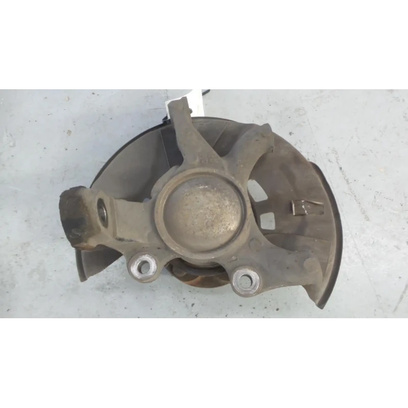 TOYOTA HILUX LEFT FRONT HUB ASSEMBLY 2WD, NON ABS TYPE (255mm DISC), 02/05-08/15