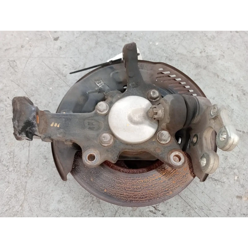 TOYOTA HIACE LEFT FRONT HUB ASSEMBLY TRH/KDH, NON ABS TYPE, 2WD, 03/05-04/19 201