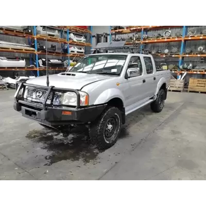 NISSAN NAVARA RIGHT FRONT HUB ASSEMBLY D22, 4WD, ABS TYPE, 12/01-08/15 2011
