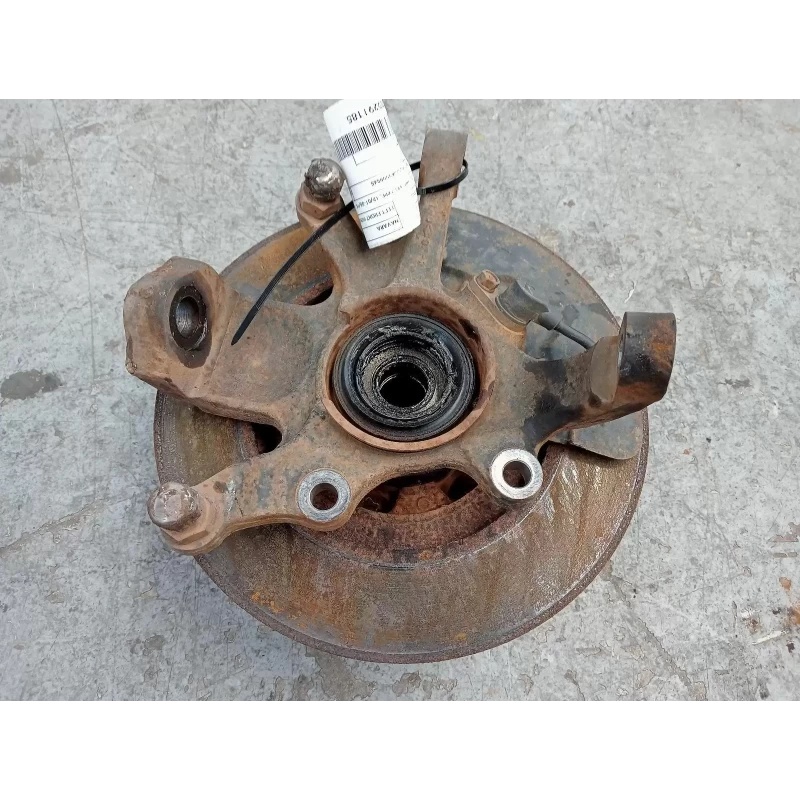 NISSAN NAVARA LEFT FRONT HUB ASSEMBLY D22, 4WD, ABS TYPE, 12/01-08/15 2011