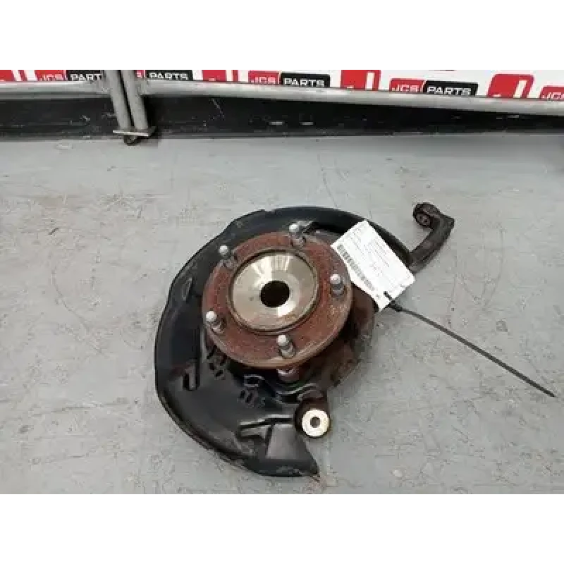 TOYOTA LANDCRUISER LEFT FRONT HUB ASSEMBLY 200 SERIES, 11/07-07/15 2014