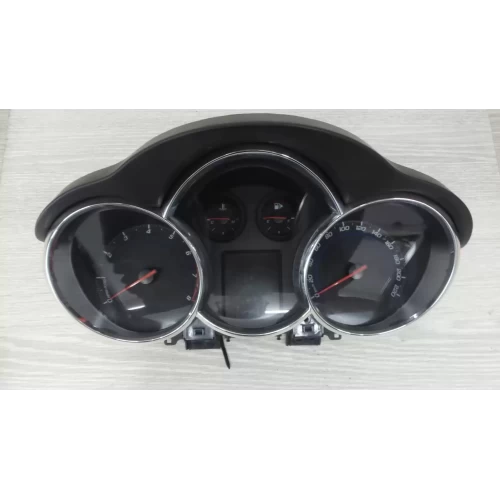 HOLDEN CRUZE INSTRUMENT CLUSTER INSTRUMENT CLUSTER, PETROL, MANUAL T/M, CDX/Z SE