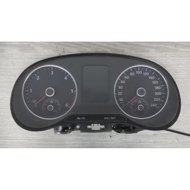 VOLKSWAGEN AMAROK INSTRUMENT CLUSTER DIESEL, AUTO T/M, 2H, 11/14-06/16 2016