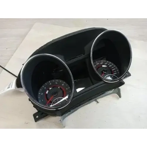 HOLDEN COMMODORE INSTRUMENT CLUSTER INSTRUMENT CLUSTER, AUTO T/M, VF, SS/SS-V/SV