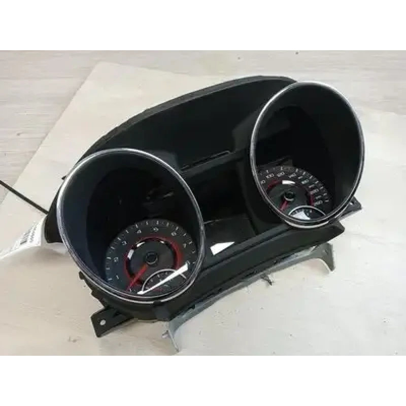 HOLDEN COMMODORE INSTRUMENT CLUSTER INSTRUMENT CLUSTER, AUTO T/M, VF, SS/SS-V/SV