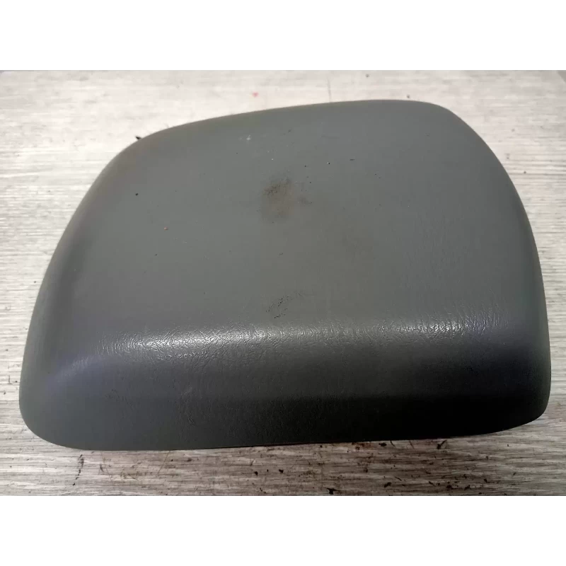 TOYOTA HILUX CONSOLE LID ONLY, MANUAL T/M TYPE, 4WD, 03/05-06/11 2010