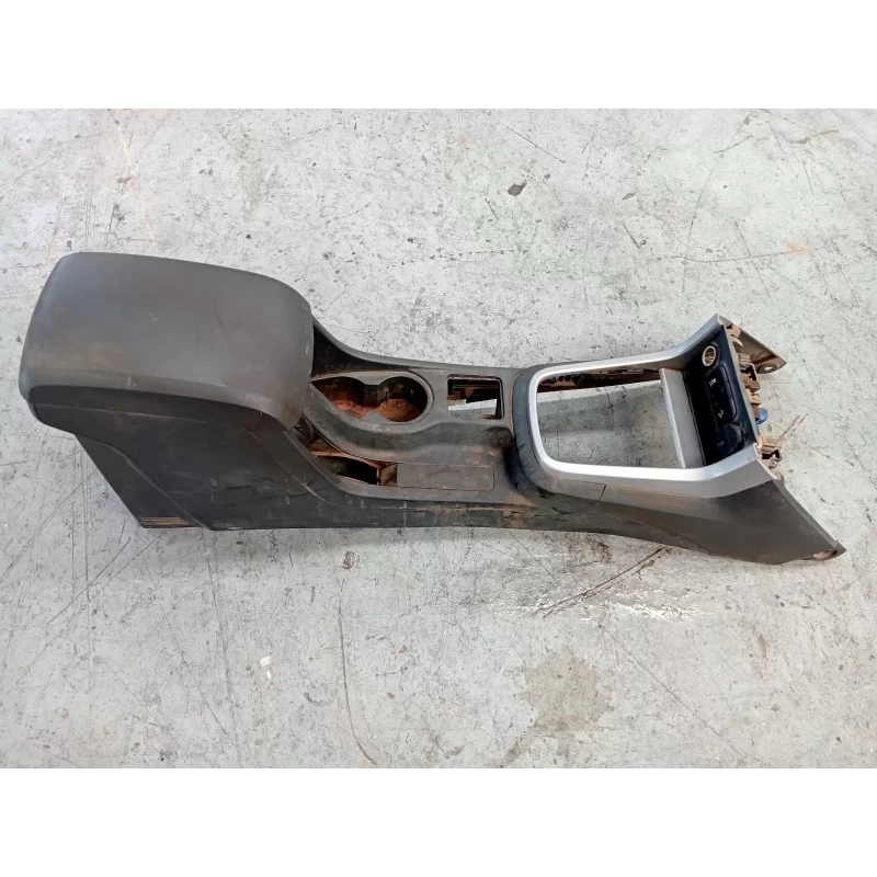 HOLDEN COLORADO CONSOLE RG, SINGLE CAB, AUTO T/M TYPE, CENTRE CONSOLE, 06/12-12/