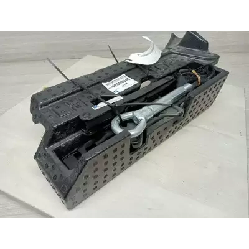 HOLDEN COMMODORE JACK/TOOL KIT ZB, 10/17-12/20 2018