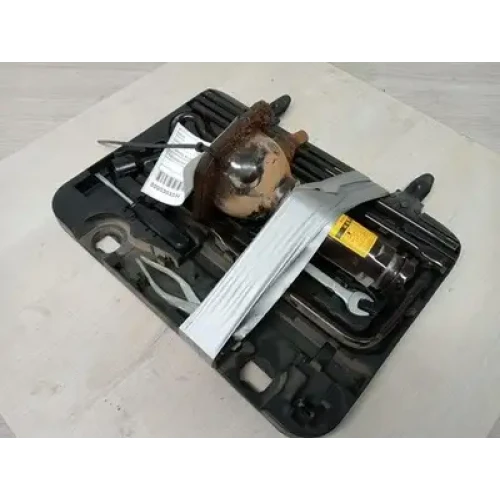 TOYOTA PRADO JACK/TOOL KIT 120 SERIES, 02/03-10/09 2008