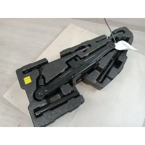 HYUNDAI SANTA FE JACK/TOOL KIT DM, 06/12-02/18 2013