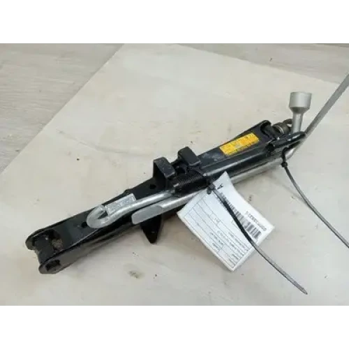 TOYOTA CAMRY JACK/TOOL KIT AVV50, HYBRID, 03/12-10/17 2012