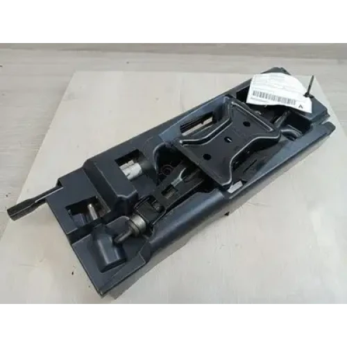 HOLDEN COMMODORE JACK/TOOL KIT VF, UTE, 05/13-12/17 2016 HOLDEN COMMODORE JACK/TOOL KIT VF, UTE, 05/13-12/17 2016