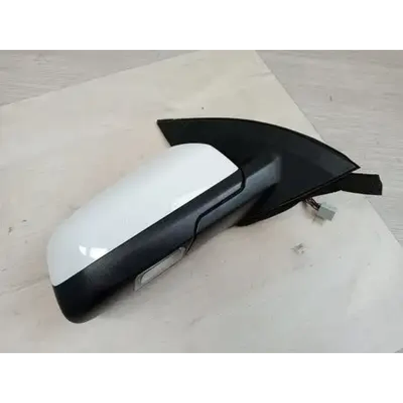 HOLDEN COMMODORE RIGHT DOOR MIRROR VF, COLOUR CODED/BLACK, W/ BLINDSPOT, HEATED