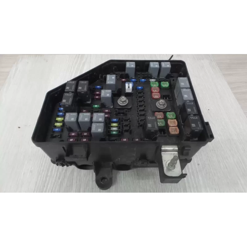 HOLDEN COMMODORE FUSE BOX ENGINE BAY, 3.0/3.6, P/N 92228285, VE, 08/06-04/13 201