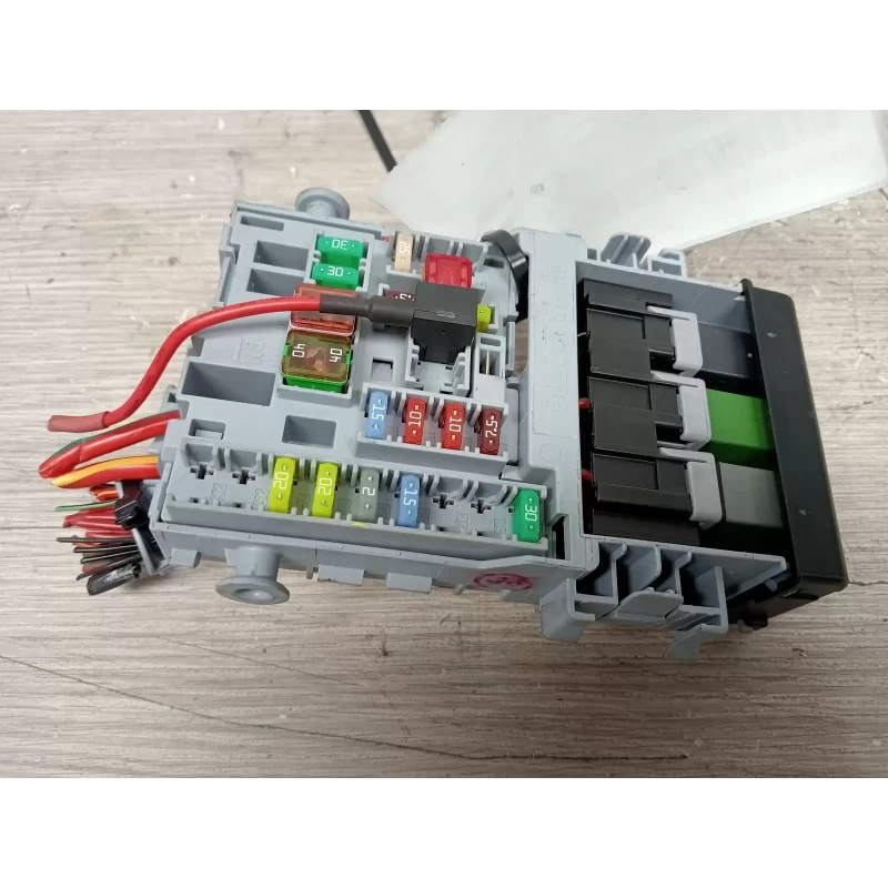 HOLDEN CRUZE FUSE BOX UNDER DASH, JH, 03/11-01/17 2015