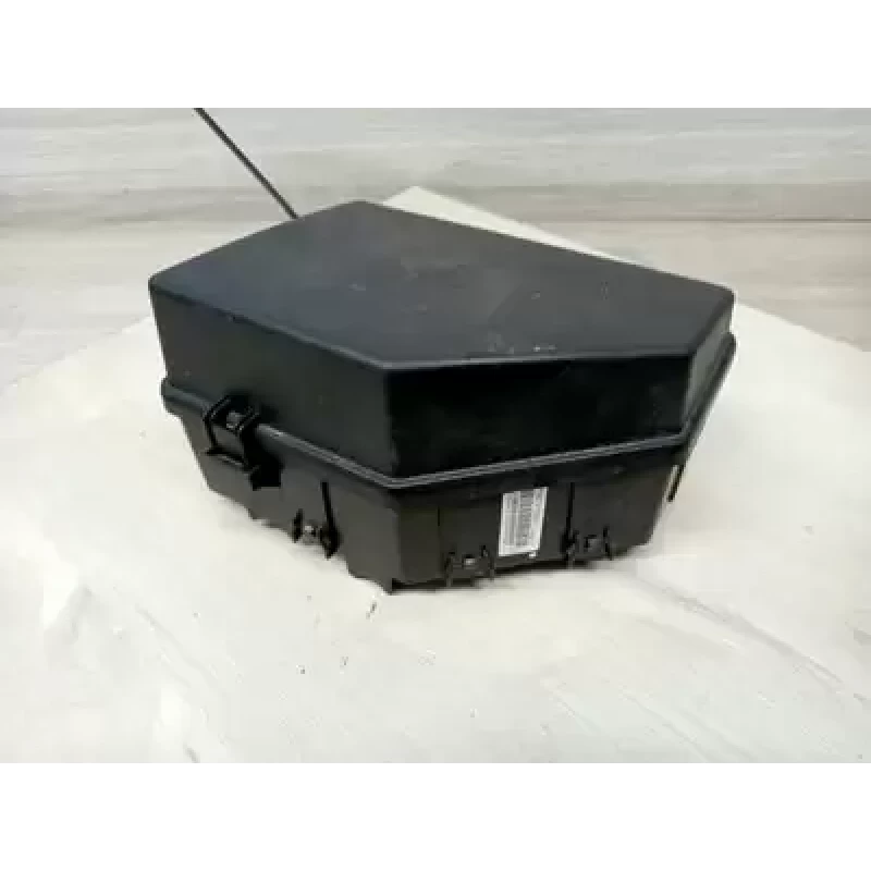 HOLDEN COMMODORE FUSE BOX ENGINE BAY, 3.0/3.6, P/N 92228285, VE, 08/06-05/13 200
