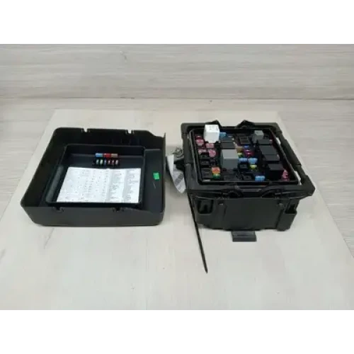 HOLDEN COMMODORE FUSE BOX ENGINE BAY, VF, 05/13-12/17 2014
