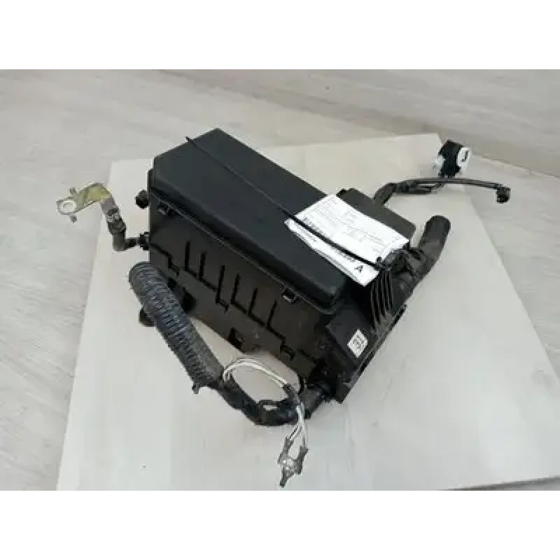 TOYOTA PRADO FUSE BOX 150 SERIES, ENGINE BAY, MAIN RELAY/FUSE BOX, DIESEL, 2.8,