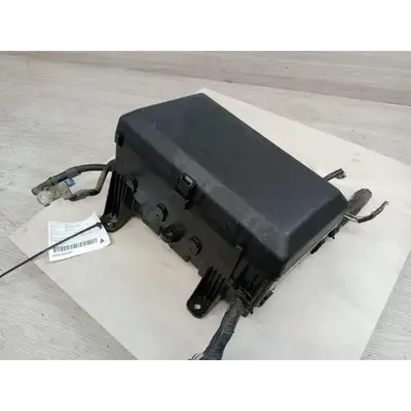 TOYOTA LANDCRUISER FUSE BOX 200 SERIES, ENGINE BAY, MAIN RELAY & FUSE BOX LI