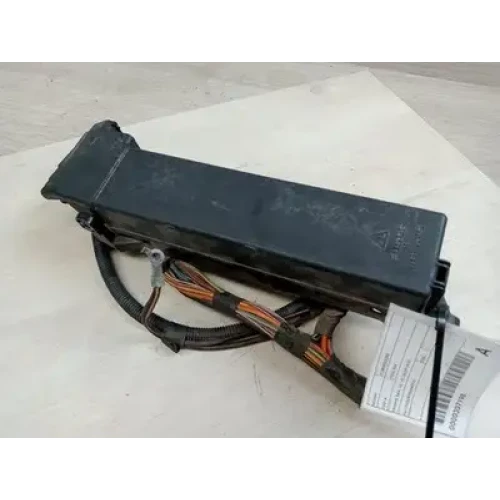 HOLDEN COMMODORE FUSE BOX ENGINE BAY, V6, VZ, 08/04-09/07 2005 HOLDEN COMMODORE FUSE BOX ENGINE BAY, V6, VZ, 08/04-09/07 2005