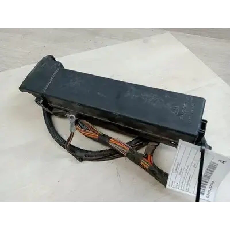 HOLDEN COMMODORE FUSE BOX ENGINE BAY, V6, VZ, 08/04-09/07 2005