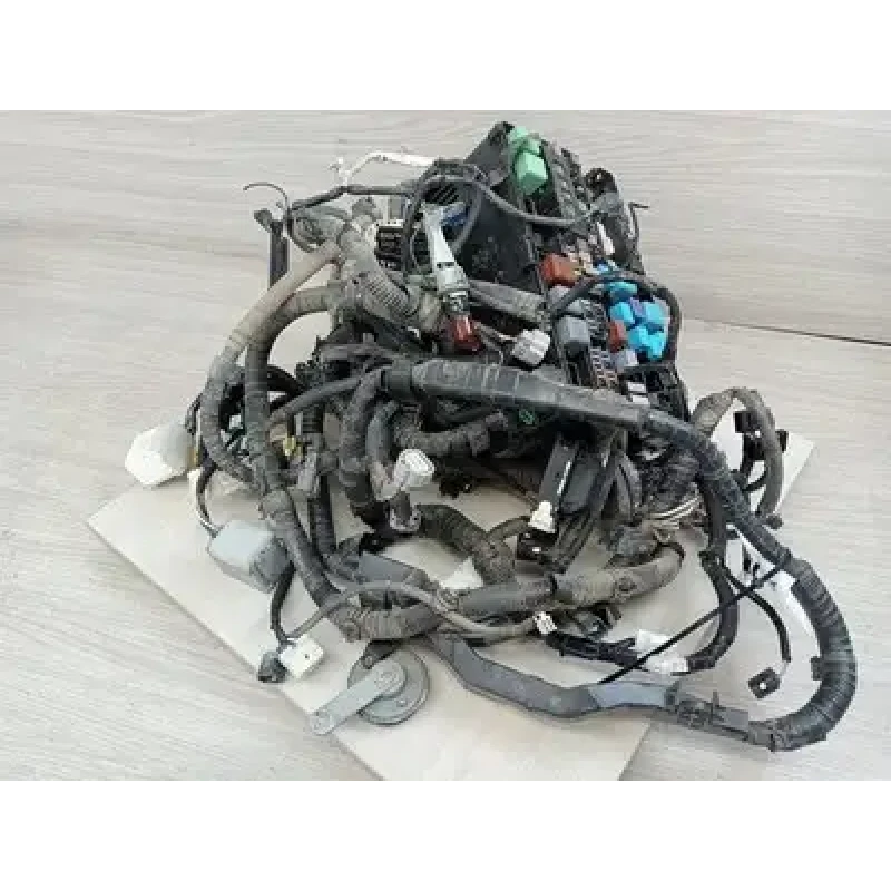 TOYOTA LANDCRUISER FUSE BOX 200 SERIES, ENGINE BAY, DIESEL, 11/07-07/15 2013