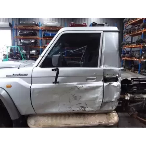 TOYOTA LANDCRUISER LEFT FRONT DOOR WINDOW 78/79 SERIES, TROOPY/SINGLE CAB, FULL