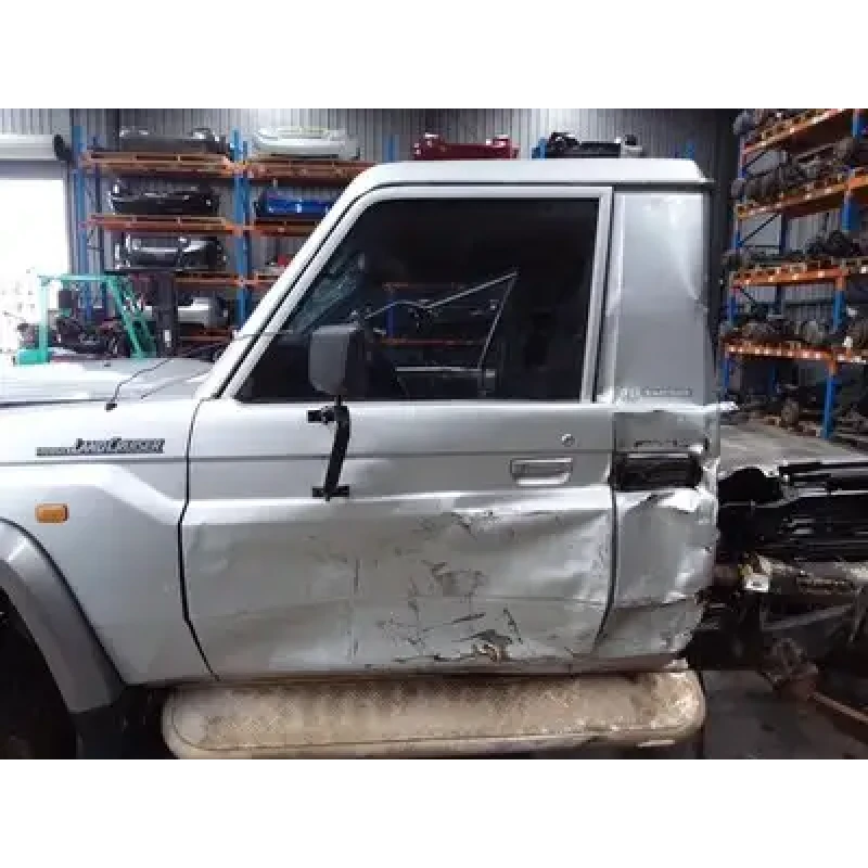 TOYOTA LANDCRUISER LEFT FRONT DOOR WINDOW 78/79 SERIES, TROOPY/SINGLE CAB, FULL