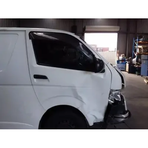 TOYOTA HIACE RIGHT FRONT DOOR WINDOW TRH/KDH, 03/05-04/19 2011