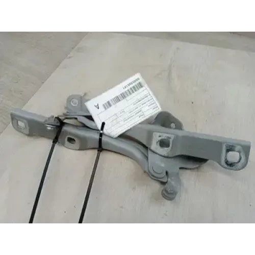 HOLDEN TRAX BONNET HINGE/STRUT HINGES (PAIR), TJ, 08/13-12/20 2019 HOLDEN TRAX BONNET HINGE/STRUT HINGES (PAIR), TJ, 08/13-12/20 2019