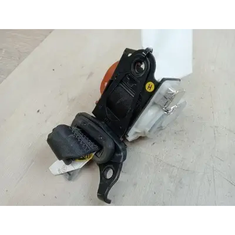 TOYOTA LANDCRUISER SEAT BELT 200 SERIES, CENTRE REAR, SEAT BELT ONLY, 11/07-07/1