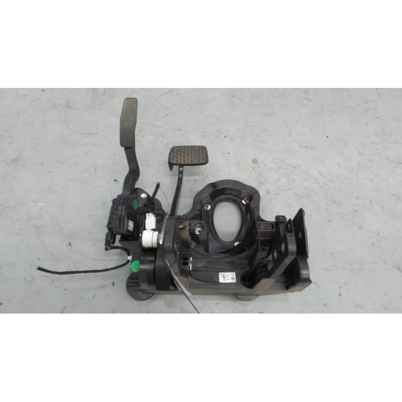 HOLDEN COMMODORE PEDAL ASSEMBLY VF, BRAKE PEDAL, 05/13-12/17 2014