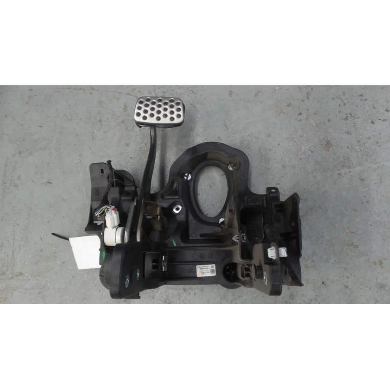 HOLDEN COMMODORE PEDAL ASSEMBLY VF, BRAKE PEDAL, 05/13-12/17 2016