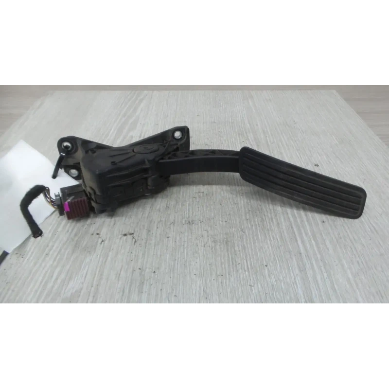 HOLDEN COMMODORE PEDAL ASSEMBLY VE, ACCELERATOR PEDAL ONLY,  08/06-04/13 2009