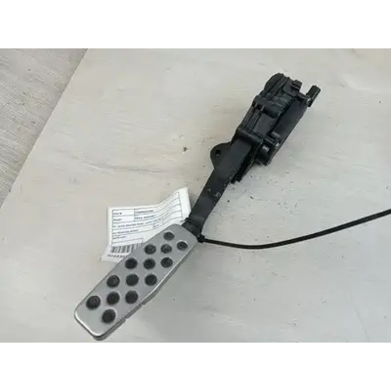 HOLDEN COMMODORE PEDAL ASSEMBLY VF, ACCELERATOR PEDAL, AUTO T/M, 05/13-12/17 201