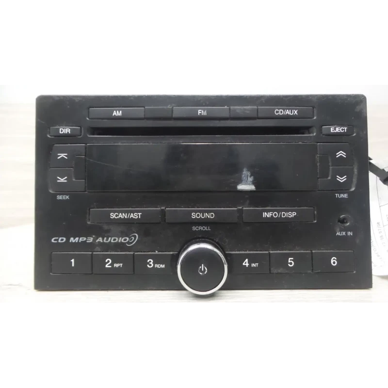 HOLDEN BARINA STEREO/HEAD UNIT CD PLAYER W/ AUX, TK, 12/05-07/08 2007