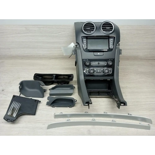 HOLDEN COMMODORE STEREO/HEAD UNIT HEAD UNIT & DISPLAY/CONTROL PANEL ASSY, SI