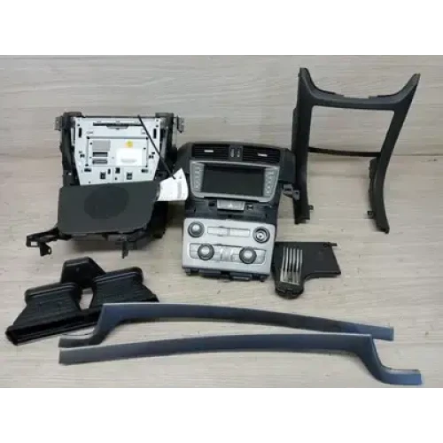 HOLDEN COMMODORE STEREO/HEAD UNIT HEAD UNIT & DISPLAY/CONTROL PANEL ASSY, SI