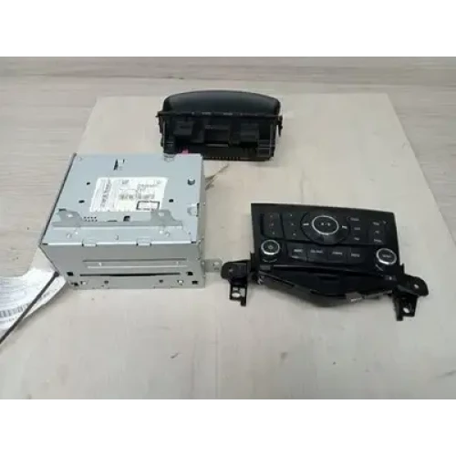 HOLDEN CRUZE STEREO/HEAD UNIT DASH RADIO CONTROL PANEL/CONTROL UNIT, JG, 03/09-0