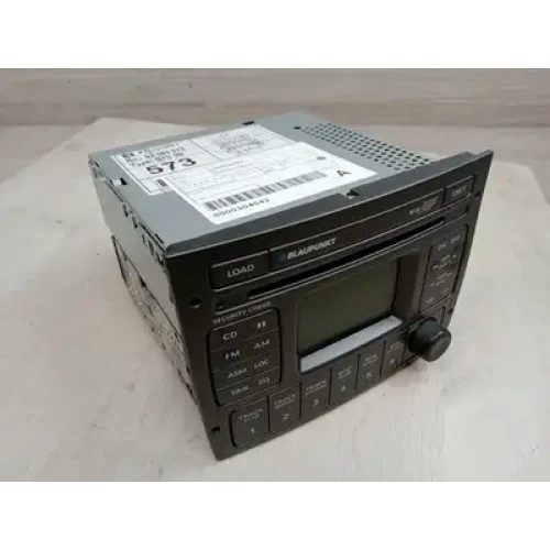 HOLDEN COMMODORE STEREO/HEAD UNIT CD STACKER, SILVER FACE, VY1-VZ, 10/02-09/07 2