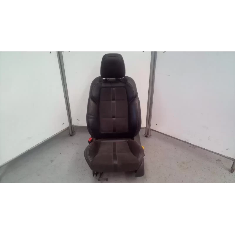 HOLDEN COMMODORE FRONT SEAT LH FRONT, VF, SEDAN/WAGON, LEATHER (KENETIC SUEDE/SP